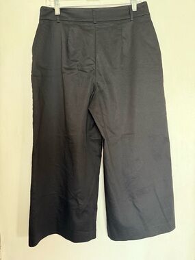 Simply Vera Vera Wang - size 10 - Wide leg capri in black